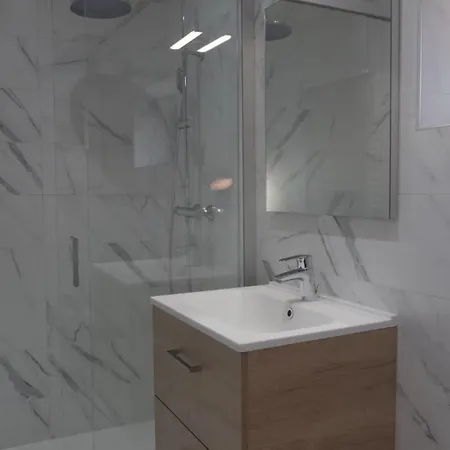 La Maison De Jacoumard - Jacuzzi Prive - Clim - Cour بيت للعطل